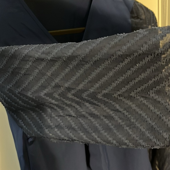 Women’s Top - Picture 2 of 2